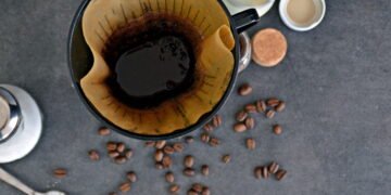 Se você tem borra de café, então não jogue fora, você possui um verdadeiro tesouro em casa