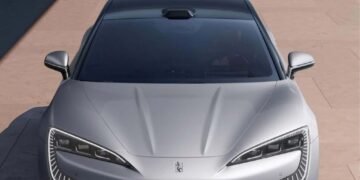 BYD lança sedã elétrico de 1.300cv que promete humilhar superesportivos