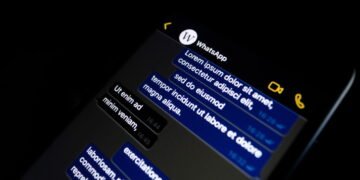 Usar o modo escuro no seu celular pode ser prejudicial a sua saúde