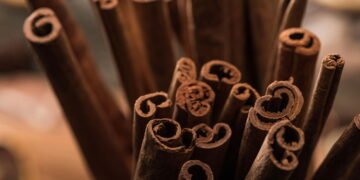 Entenda como a canela pode acelerar seu metabolismo e controlar o açúcar no seu corpo