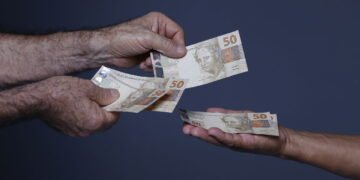 O novo salário mínimo e a isenção do IRPF no governo Lula mudam o cenário fiscal