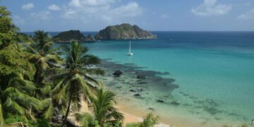Essa ilha brasileira paradisíaca esconde paisagens imperdíveis