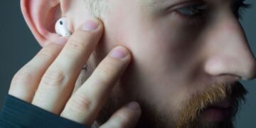 Você sabia que fones de ouvido podem causar perda auditiva?