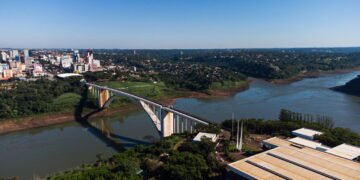 Essa cidade na fronteira do Brasil está surpreendendo turistas do mundo inteiro