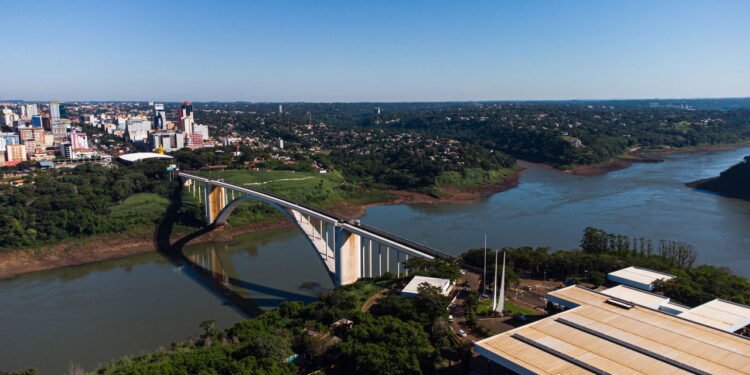 Essa cidade na fronteira do Brasil está surpreendendo turistas do mundo inteiro