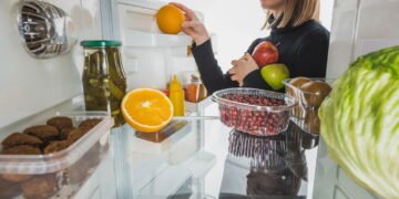 6 alimentos que você nunca deve deixar na porta da geladeira