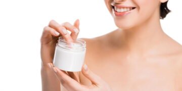 Dermatologistas alertam para 7 erros comuns no skincare diário