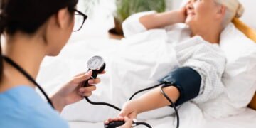 Entenda as causas e os perigos da hipertensão e como controlar a pressão alta