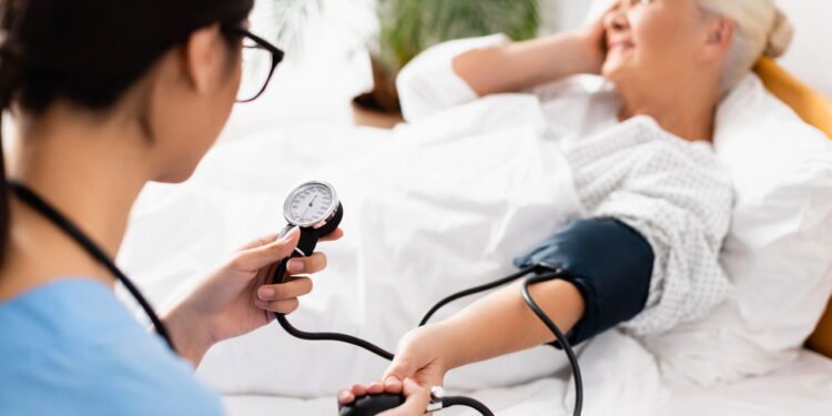 Entenda as causas e os perigos da hipertensão e como controlar a pressão alta