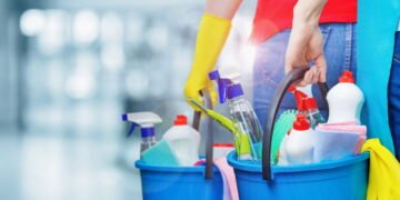 Nem segundas, nem sábados: especialistas recomendam limpeza da casa neste dia da semana