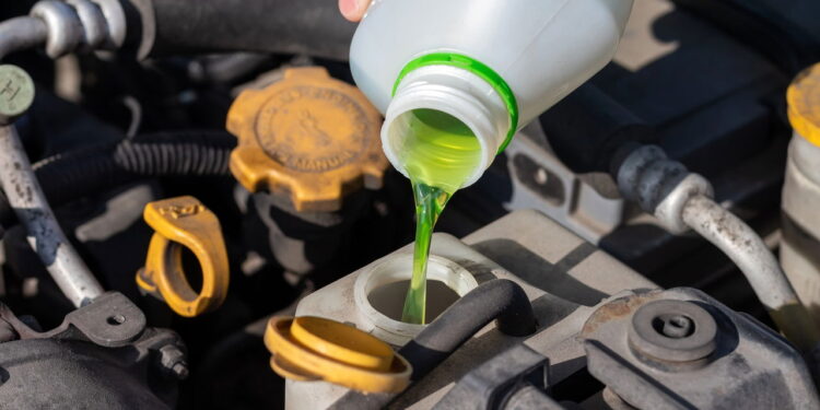 Quando trocar o líquido de arrefecimento do carro e por que isso é crucial