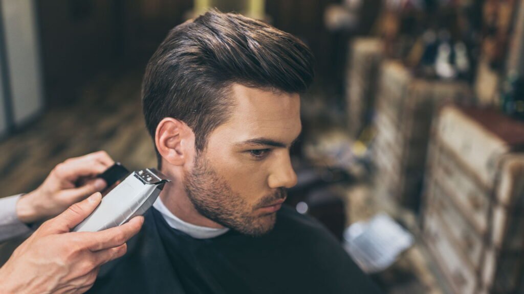 Estilos e cuidados essenciais para manter o cabelo masculino longo impecável