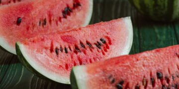 Aprenda a cultivar melancia grande e doce no seu quintal