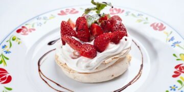 Esse merengue de morango está conquistando corações por onde passa