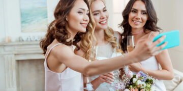 Looks femininos que funcionam perfeitamente em casamentos de dia