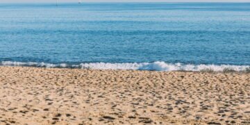 Entenda os perigos da ingestão de água do mar e seus efeitos no corpo humano