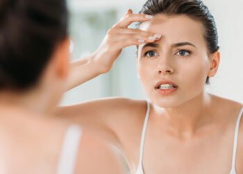 O segredo dos dermatologistas para cuidar da pele sensível com segurança