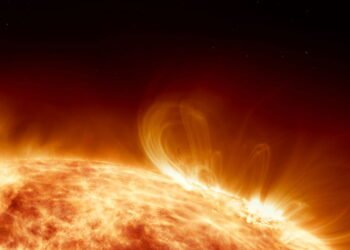 Maior erupção solar de 2025 causa falhas de comunicações de rádios por todo o mundo