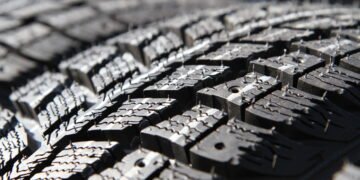 Por que pneus novos possuem "cabelinhos" e qual a função deles?