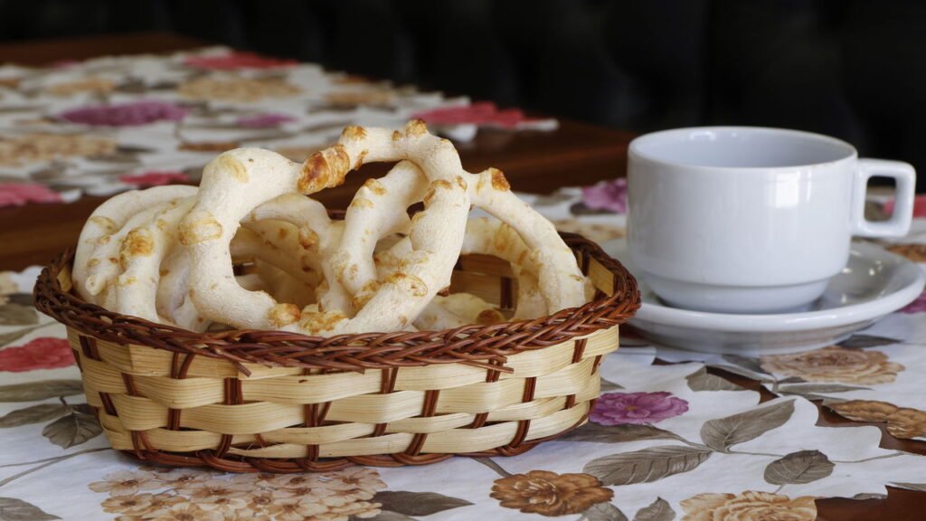 Esse biscoito mineiro virou paixão nacional e tem um segredo antigo