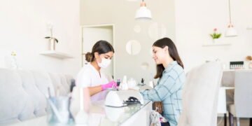 O segredo por trás da tendência que domina as unhas em 2025