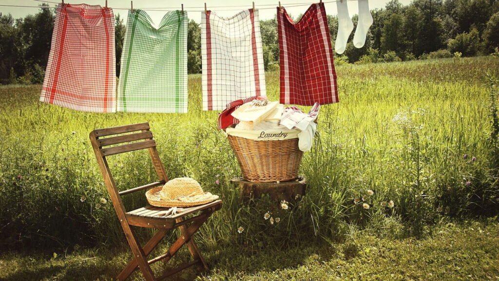 O hábito antigo que economiza energia e prolonga a vida das roupas