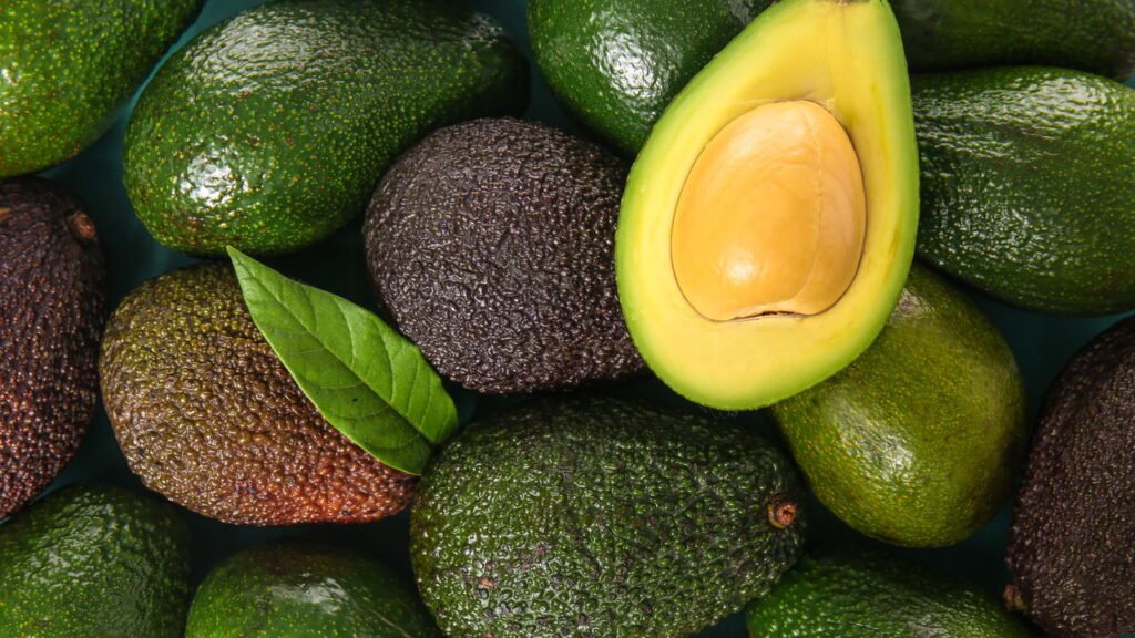 A melhor receita de vitamina de abacate cremosa e nutritiva