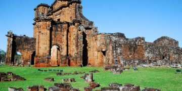 Uma cidade entre ruínas e memórias que contam a história do Brasil