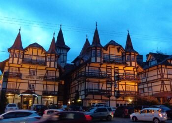 Essas cidades com cara de vila europeia viram destinos perfeitos no inverno