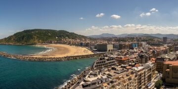 Você vai se apaixonar por essa cidade basca à beira-mar