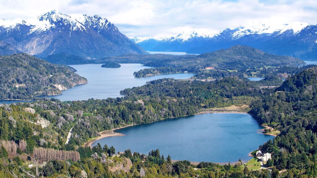 A cidade argentina que vai fazer você se apaixonar pela neve e pelos chocolates!