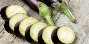 Você conhece o poder da berinjela? Conheça seus benefícios para saúde e como incluir na sua dieta