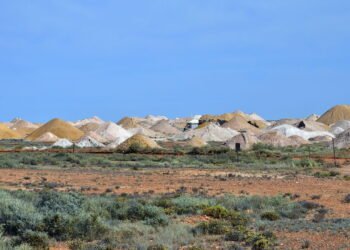 A cidade onde as pessoas vivem debaixo da terra por causa do calor