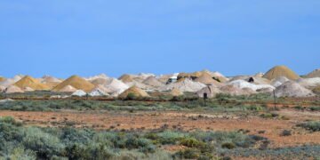 A cidade onde as pessoas vivem debaixo da terra por causa do calor
