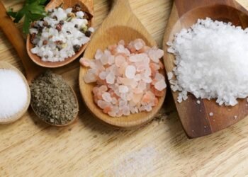 Diferentes tipos de sais usados na cozinha