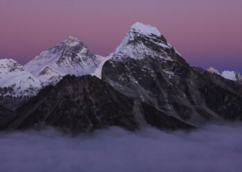 Você sabia que há uma montanha submersa maior que o Everest no fundo do mar?