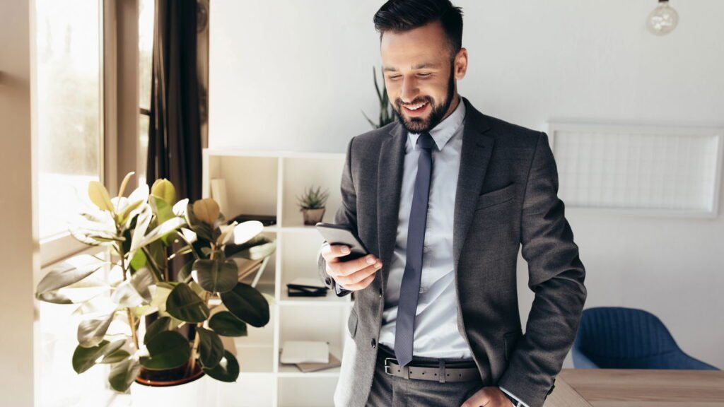 Veja quantas horas por dia a CLT permite trabalhar em 2025