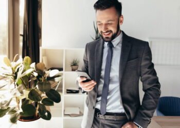 Veja quantas horas por dia a CLT permite trabalhar em 2025