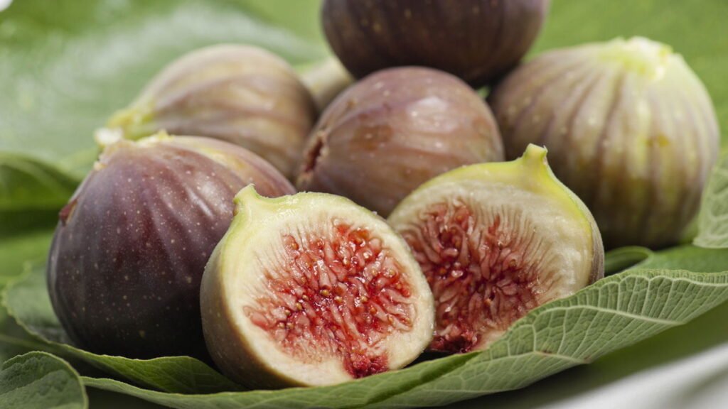 Mais brasileiros estão plantando figo em casa e o motivo é saboroso