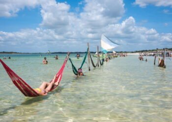 A vila onde o pôr do sol parece cena de cinema natural