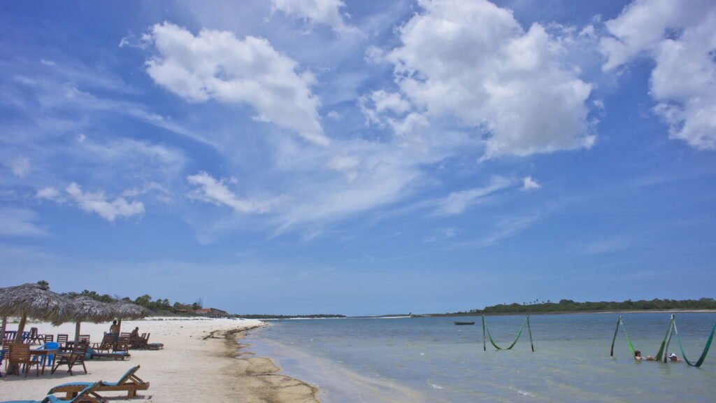 A vila onde o pôr do sol parece cena de cinema natural