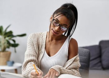 Entenda como a prática do journaling pode melhorar sua saúde mental e ajudar no sono