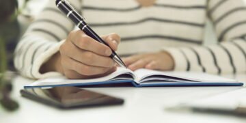 Entenda como a prática do journaling pode melhorar sua saúde mental e ajudar no sono