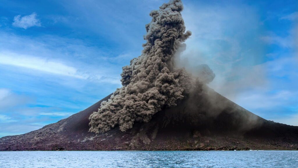 O som mais alto da história! Explosão do vulcão Krakatoa pode ser ouvida do outro lado do planeta