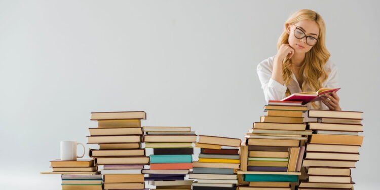 Livros (Créditos: depositphotos.com / AndrewLozovyi)