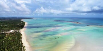 Você vai se apaixonar por essa cidade onde o mar parece uma piscina