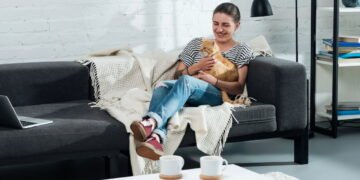 O que está por trás da explosão de brasileiros que vivem sozinhos?