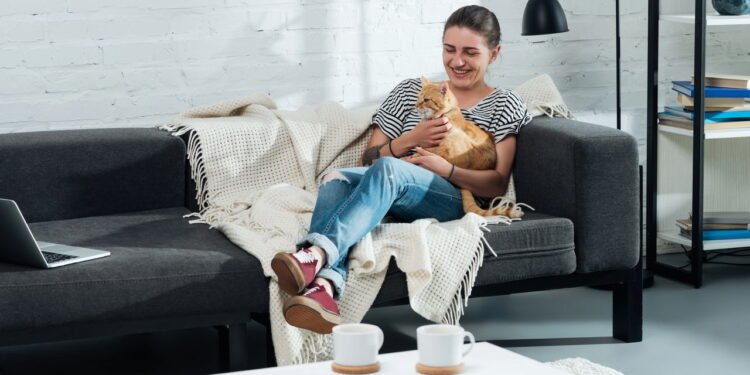 O que está por trás da explosão de brasileiros que vivem sozinhos?