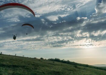 Paraquedismo, paisagens incríveis e emoção garantida no Brasil