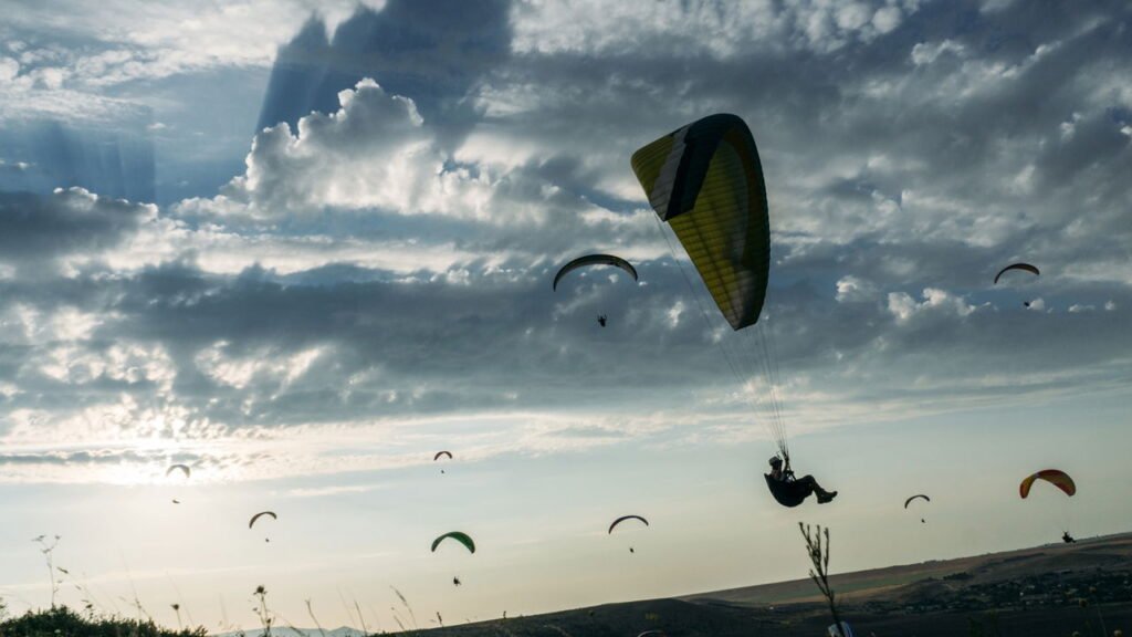 Paraquedismo, paisagens incríveis e emoção garantida no Brasil